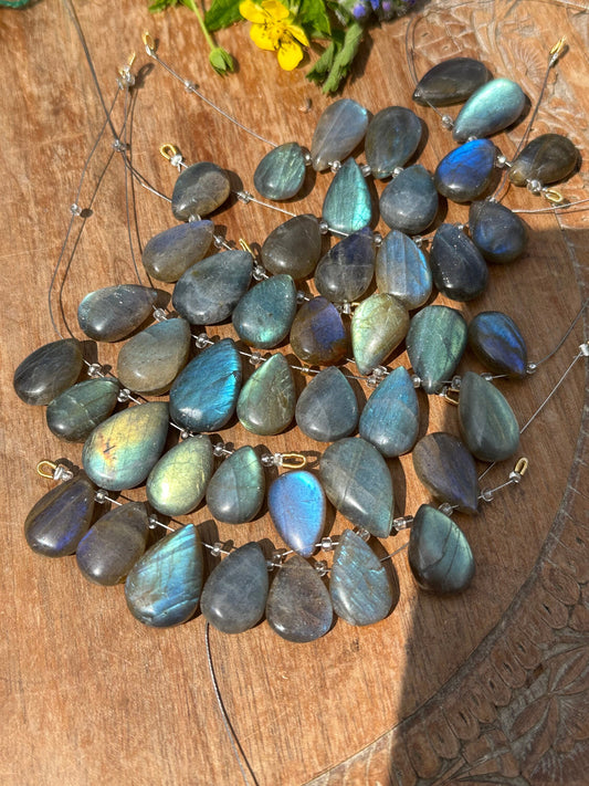 Set of 5 large focal Labradorite Flashy smooth rustic handcut Briolette Teardrop Beads 14-18mm approx / Flashy Labradorite 100% Natural